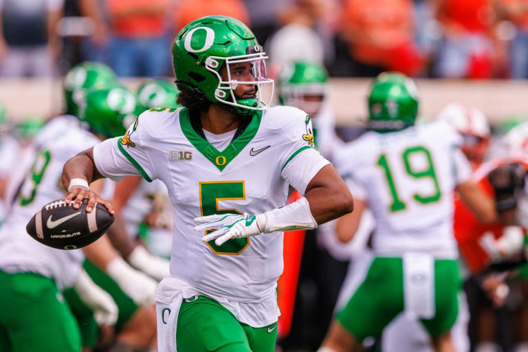 Oregon quarterback Dante Moore out for the season