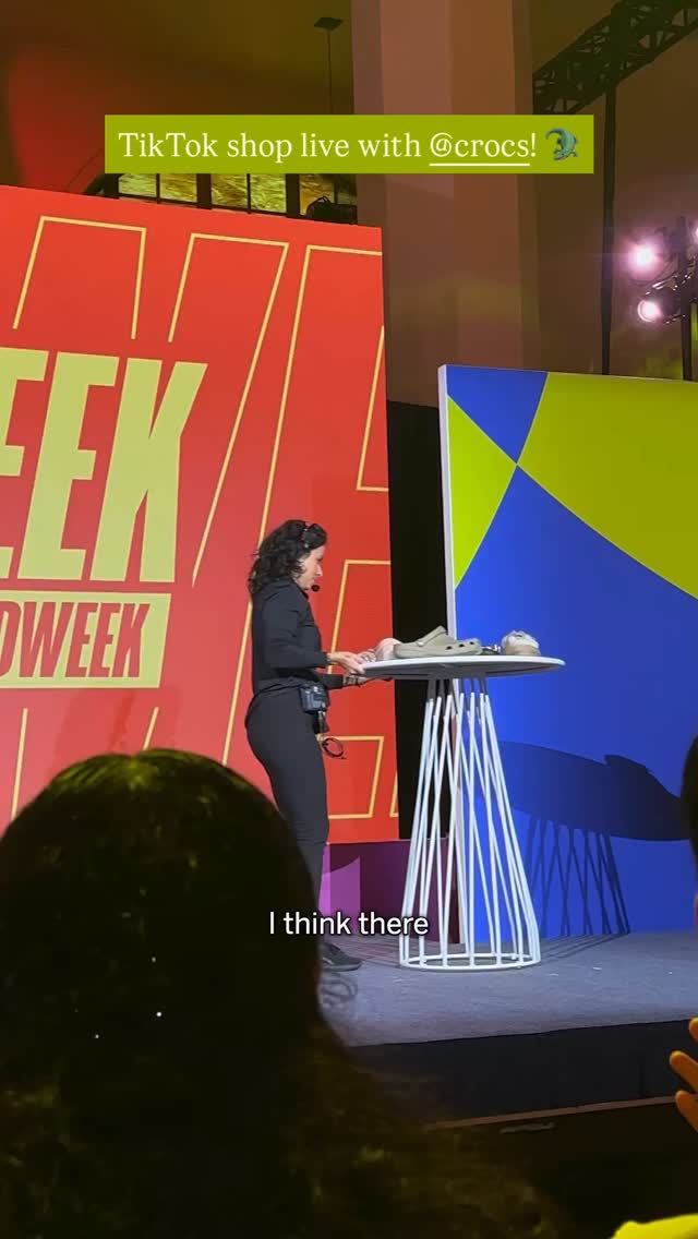 Professional live on TikTok shop promoting a top brand product to 3000 ...