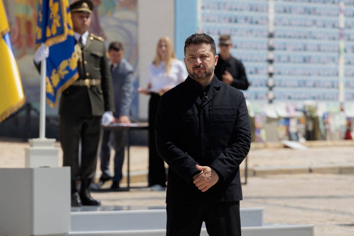 Zelenskyy plans 'difficult' measures to cut budget deficit
