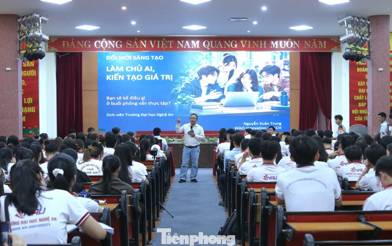 Truyền lửa khởi nghiệp, làm chủ AI để sinh viên kiến tạo giá trị
