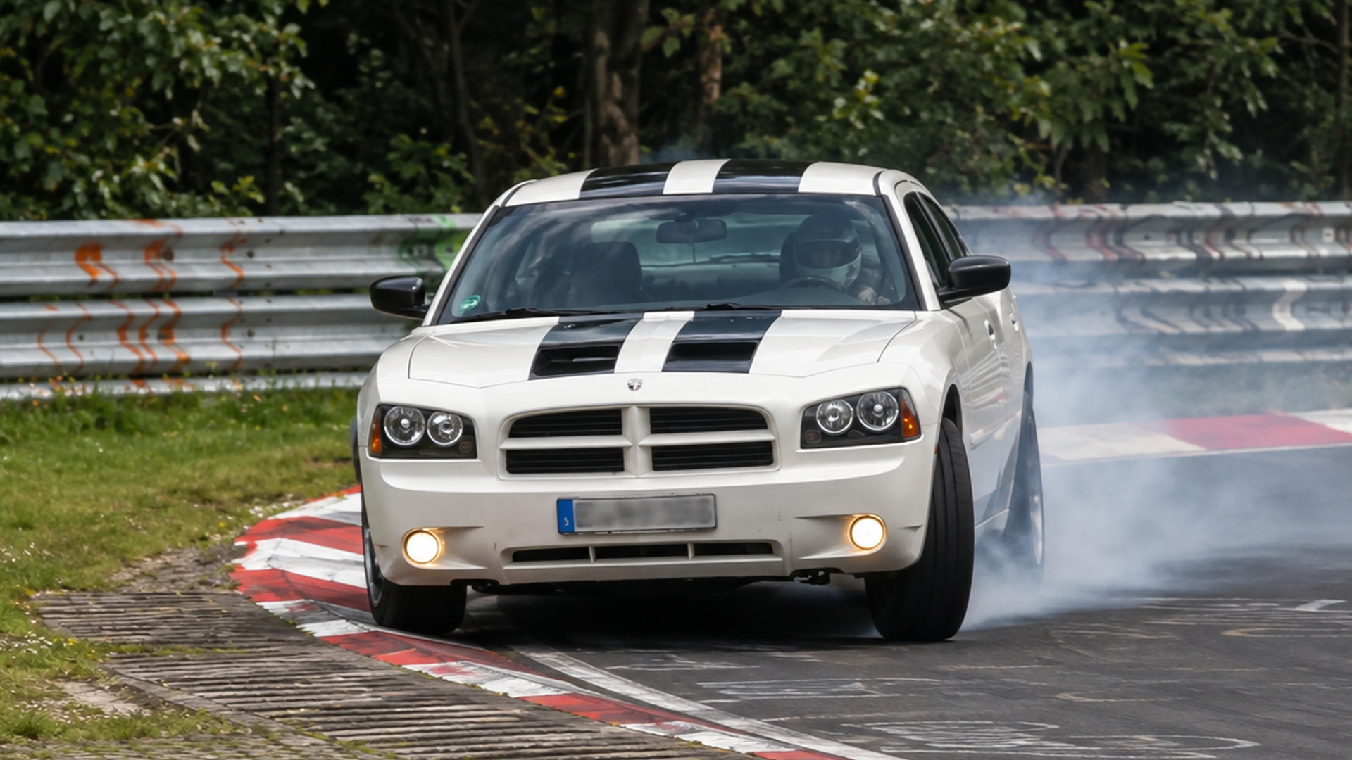 De Nordschleife straft bestuurders die dit lastige stuk verkeerd inschatten