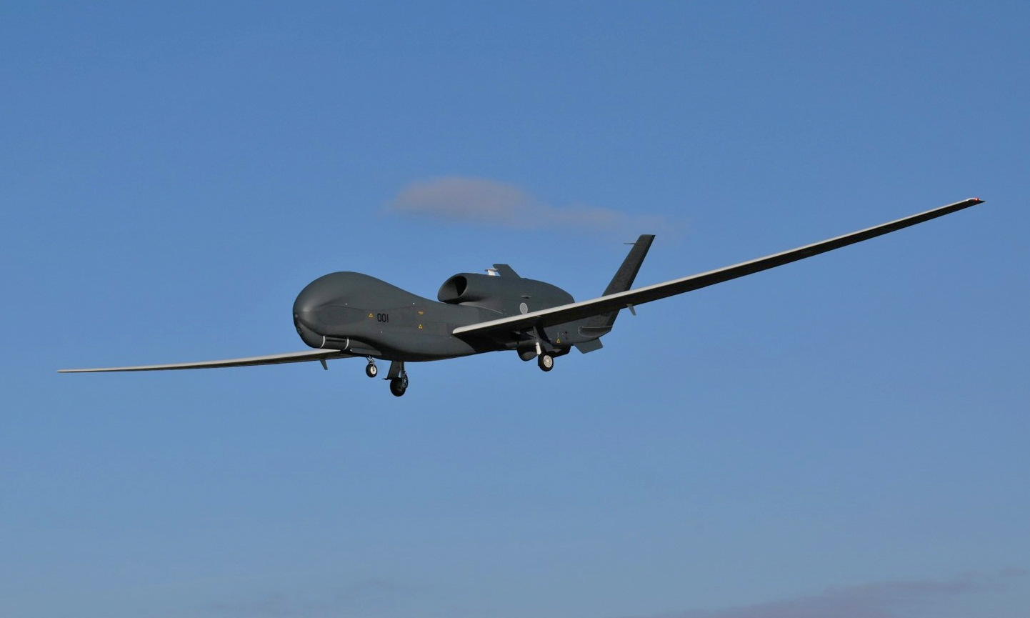 UAV 130 triệu USD của Nhật Bản mất tích, nghi lao xuống biển