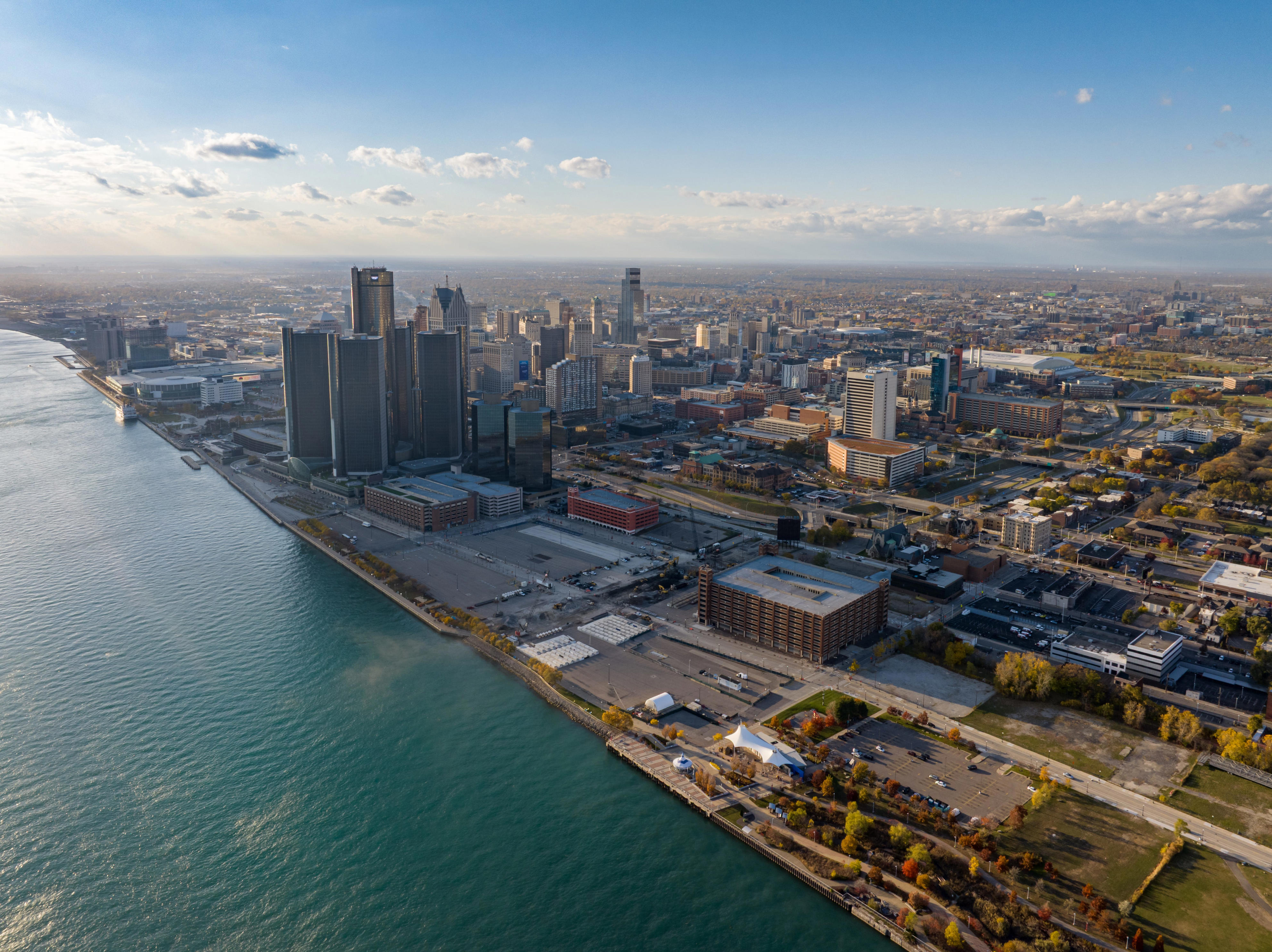 Some question if Dan Gilbert, GM are giving enough for RenCen plan