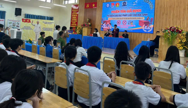 Phiên tòa giả định giúp nhận biết bị lôi kéo, rủ rê sử dụng ma túy, vi phạm pháp luật