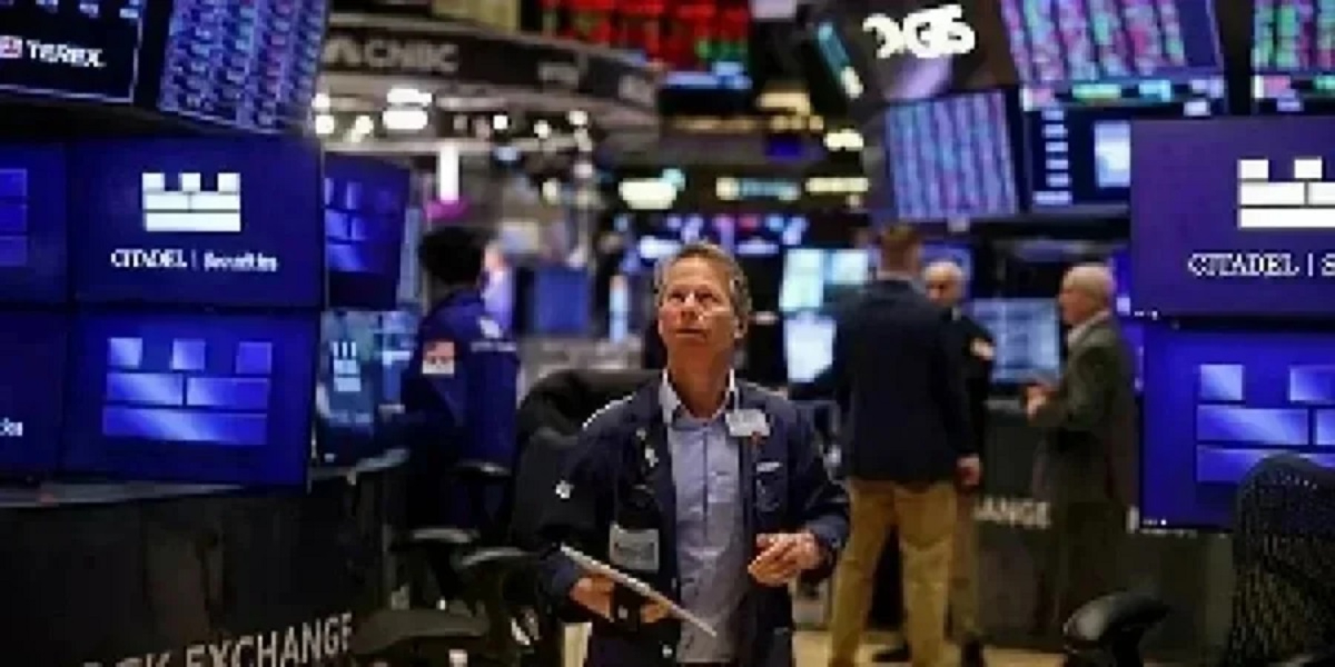 Oil prices dip as US crude inventories unexpectedly rise