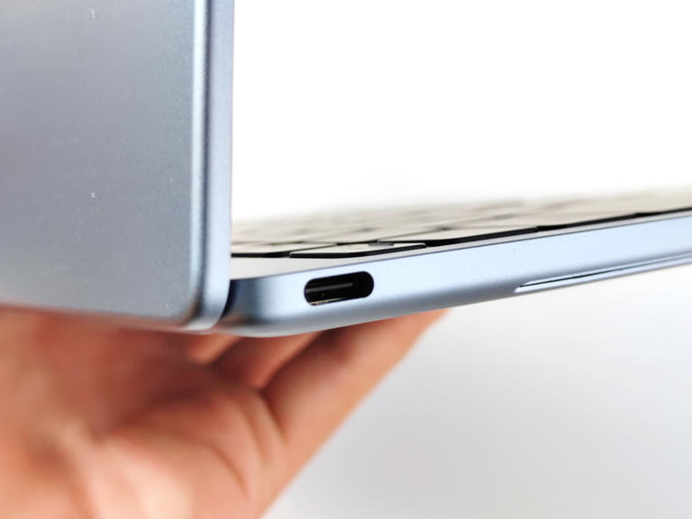 Dell XPS 13 review: Dell's $699 XPS 13 brings MacBook-level polish to ...