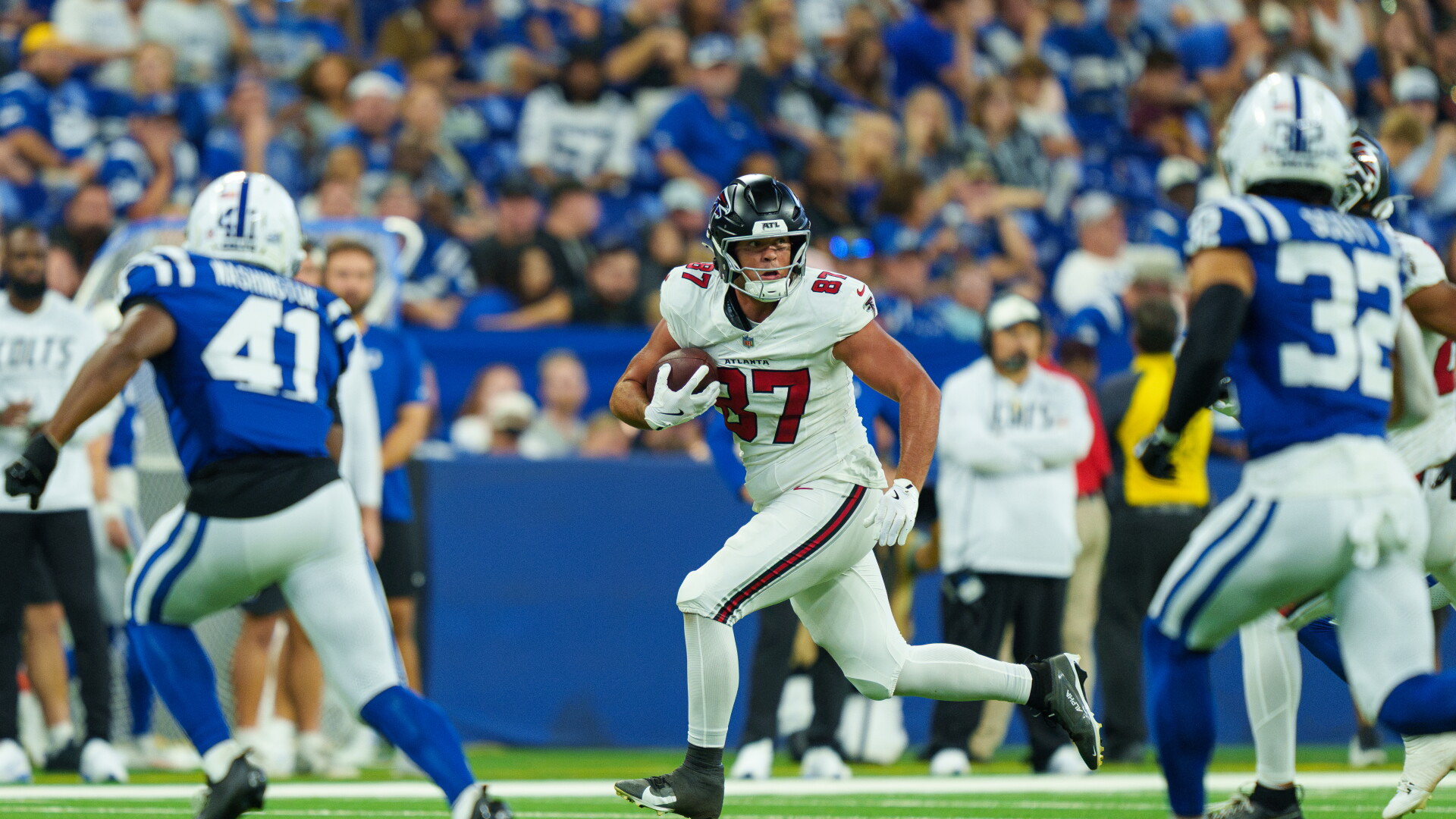 Falcons sign TE Nick Muse to 53-man roster, put DL Da'Shawn Hand on IR
