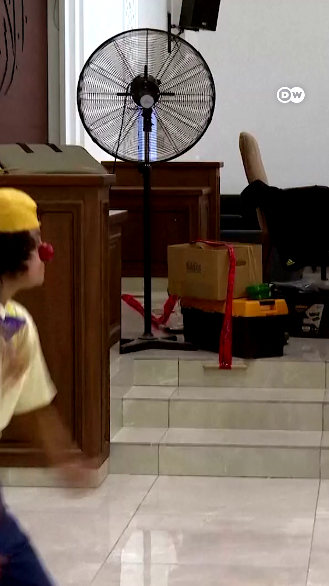 Clowns teach Lebanese children mine safety