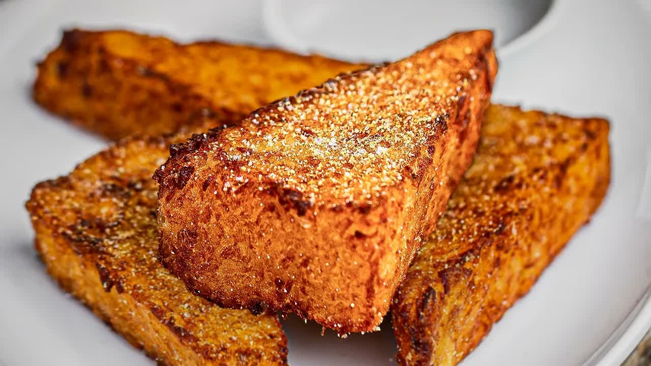 Watch how chefs turn ordinary potatoes into hash browns with an ...