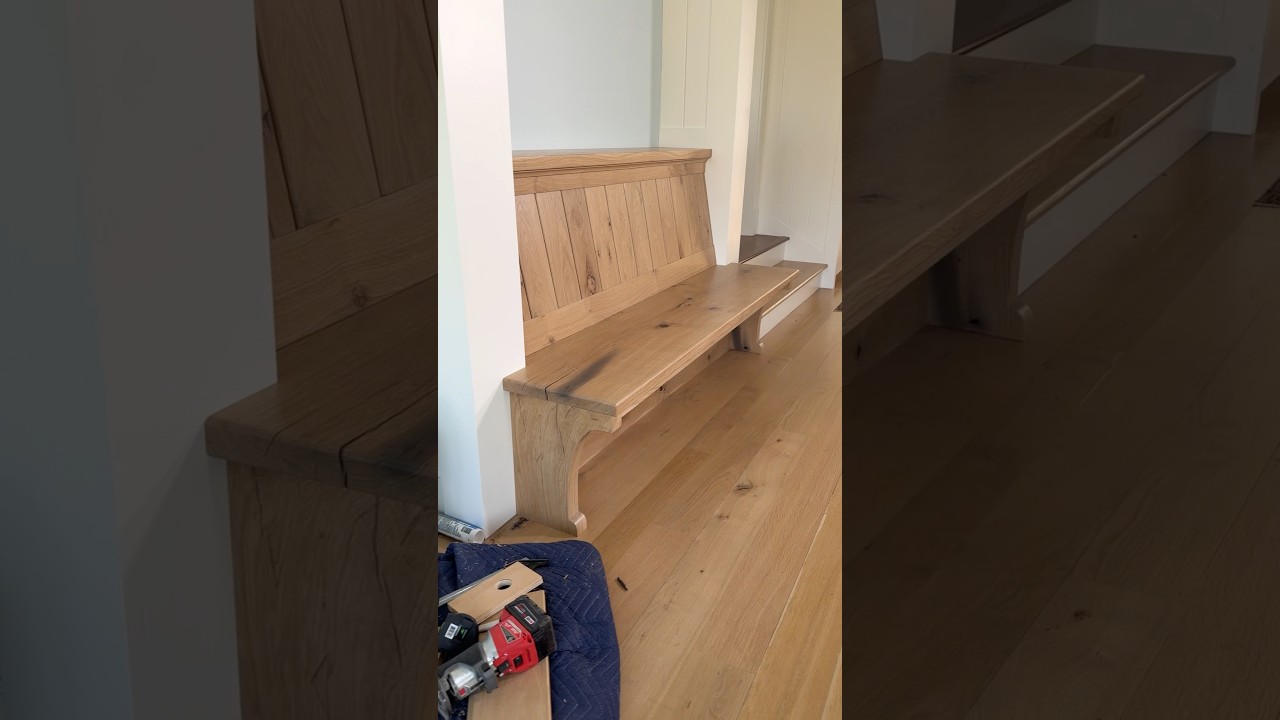 I built a cozy breakfast nook bench! 🛠️