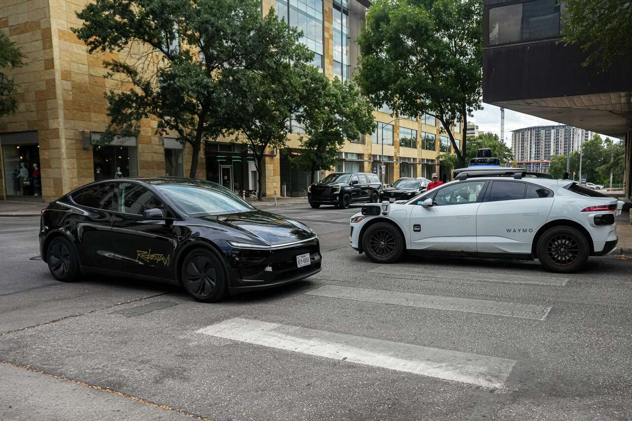 Viral Austin video captures Waymo, Zoox and Tesla robotaxis in traffic