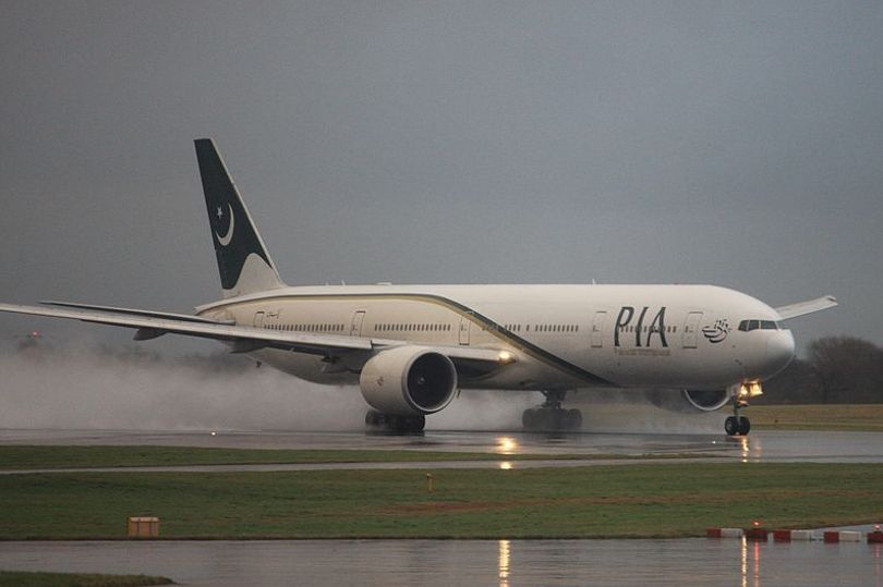 Flight from Pakistan to Manchester Airport declares emergency over ...