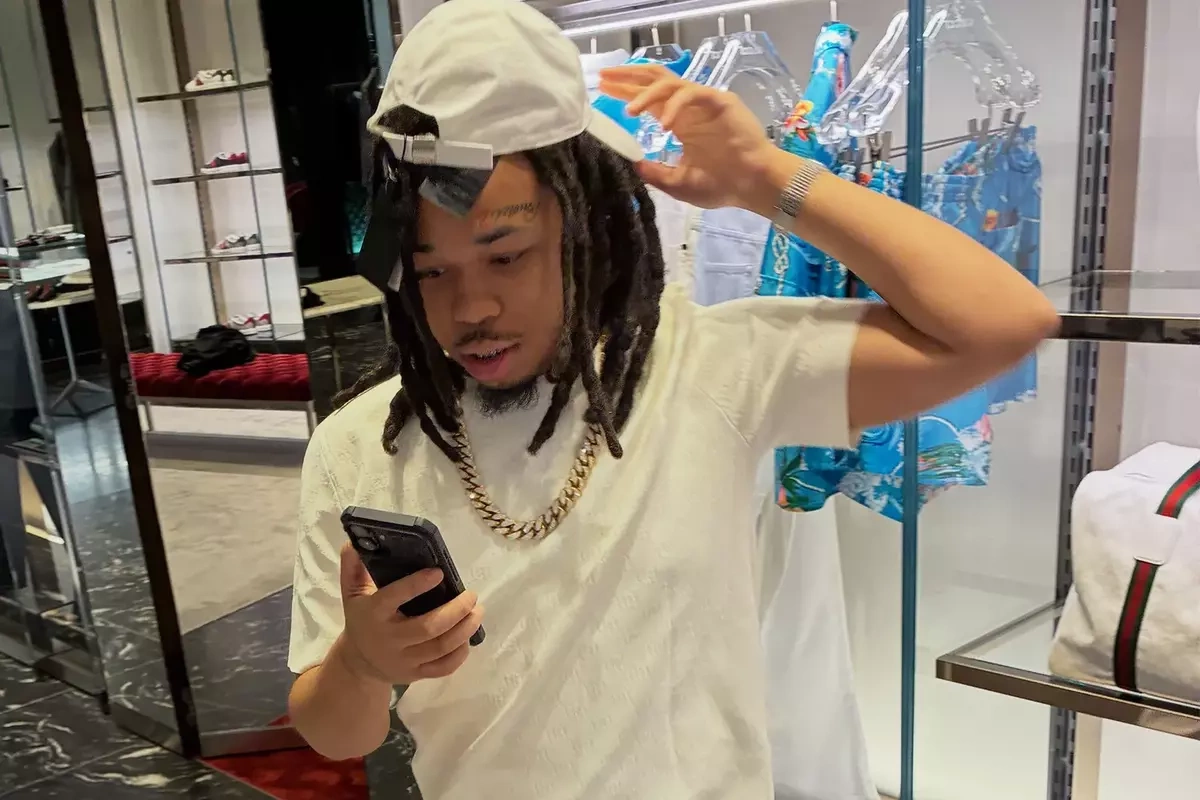 Rapper 22 tuổi bị sáu tay súng phục kích tại trạm xăng