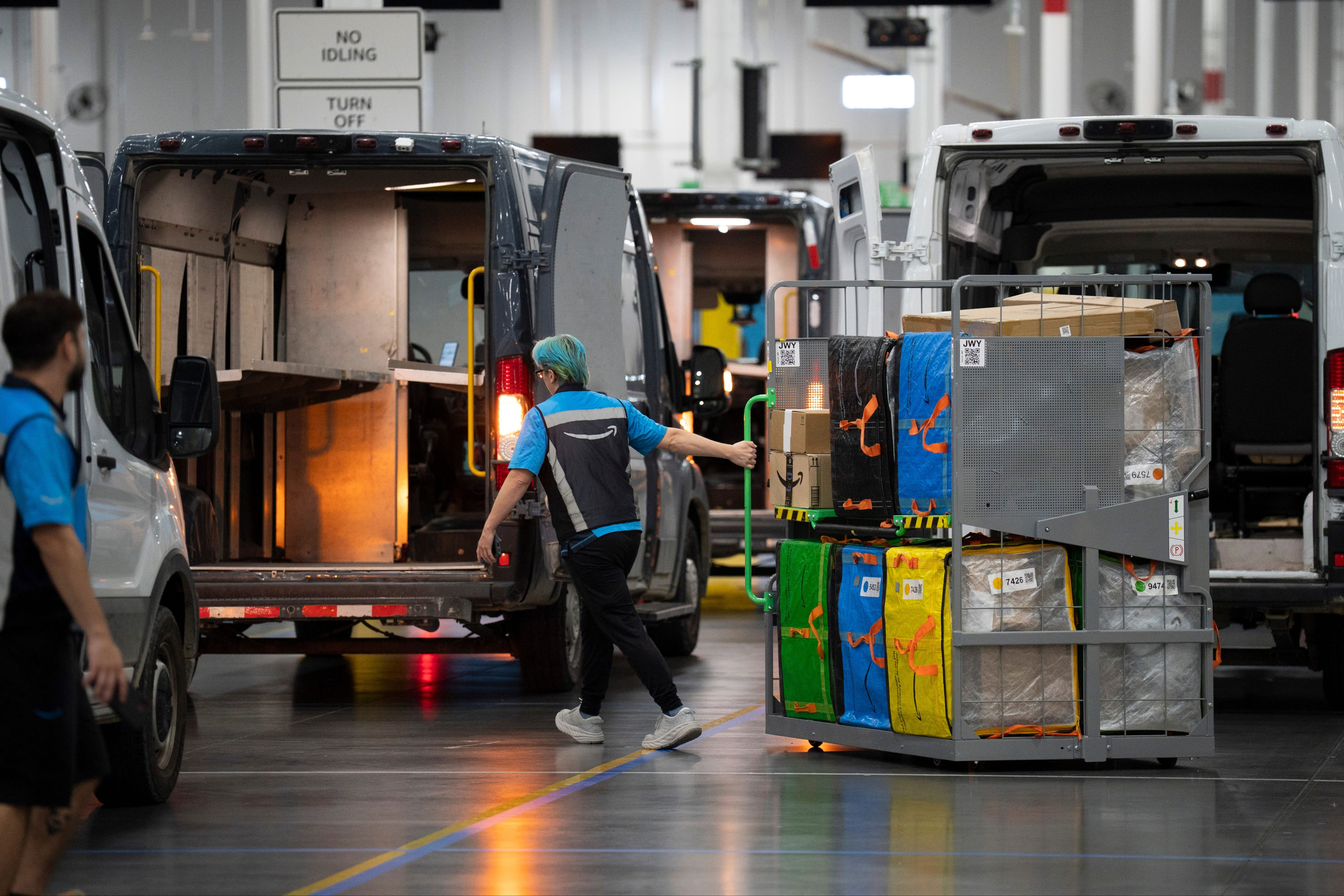 Amazon raises minimum hourly pay to $20 for US workers, unveils new ...