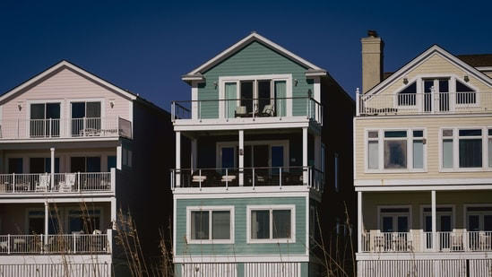 Mortgage rates today: 30-year rate slips to 7% ahead of Fed decision