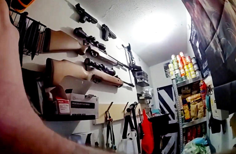 Shoppers flee from man carrying 'assault rifle' in London street