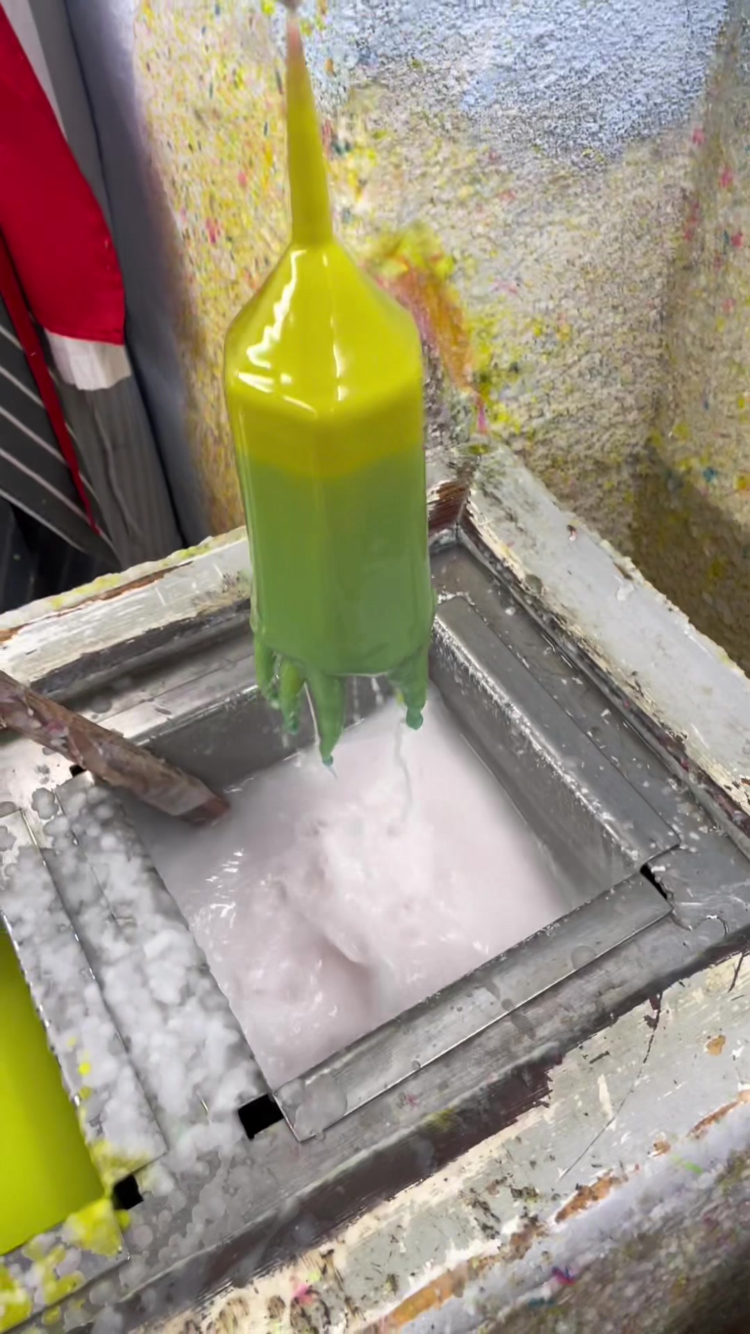 A unique moment in the candle wax pouring process