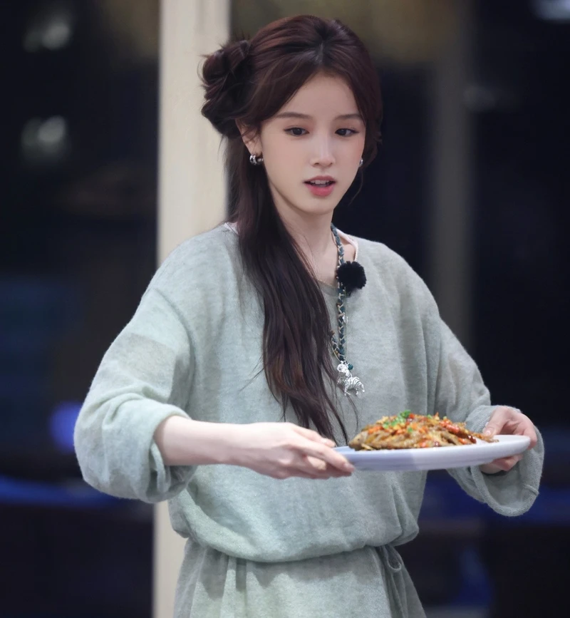 Trương Nhã Kỳ bị cắt sóng