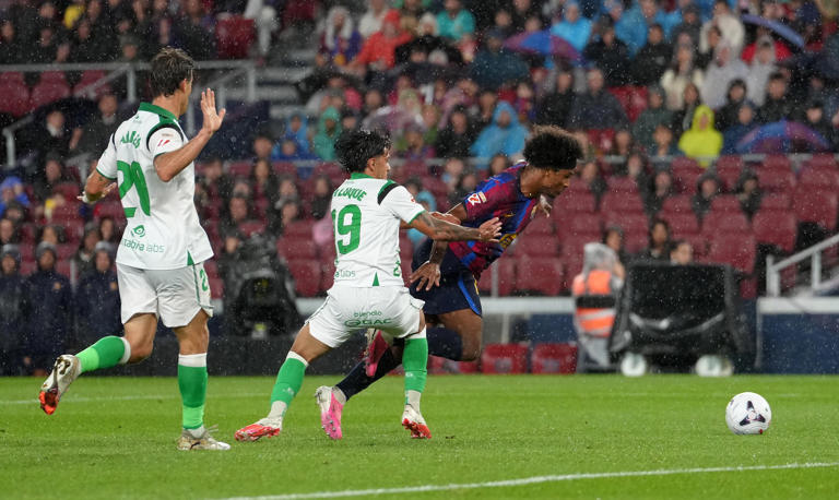 Electric Karim Adeyemi brings the fun to Camp Nou as Barcelona overwhelm Racing