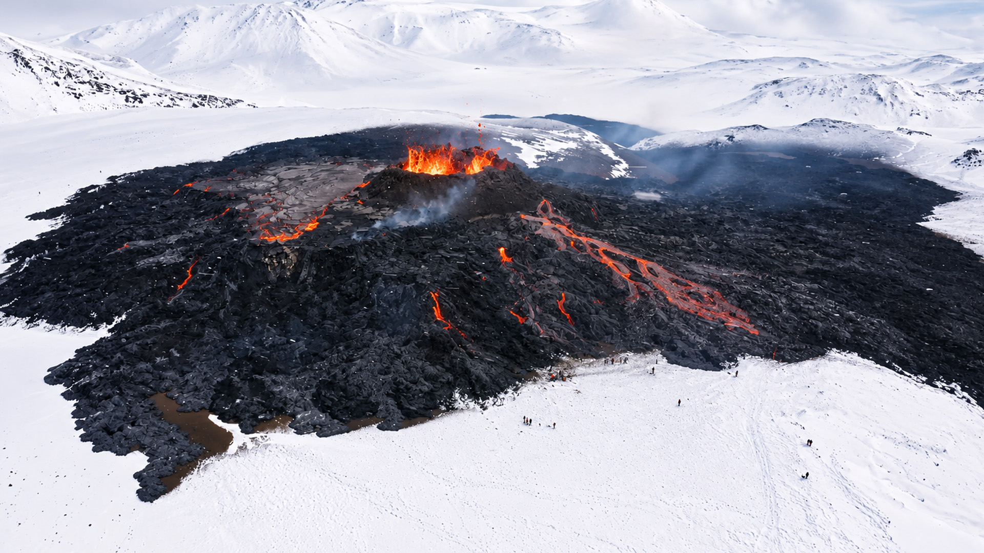Wie nah kann man an fließende Lava heran?