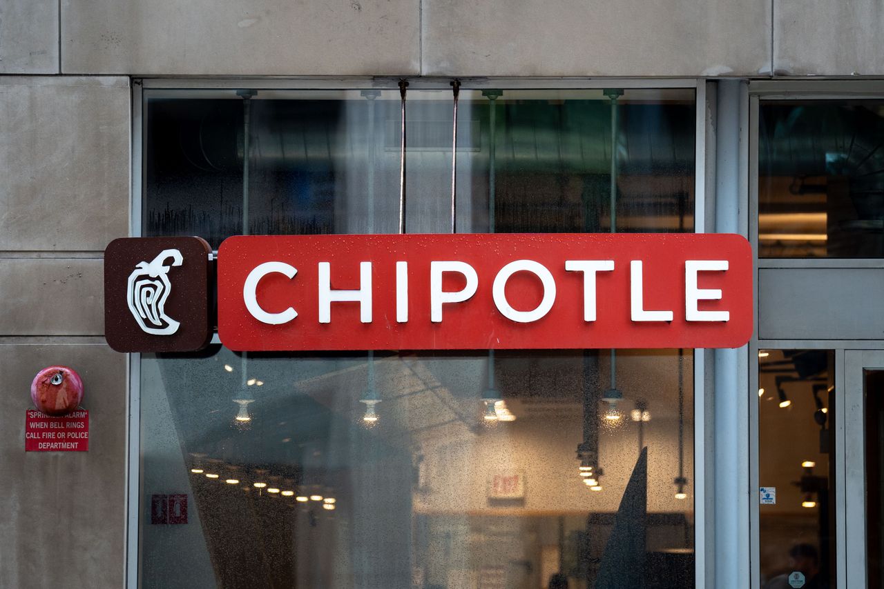 CMG stock ticks up on AI food safety bet with Palantir: Retail bullish ...
