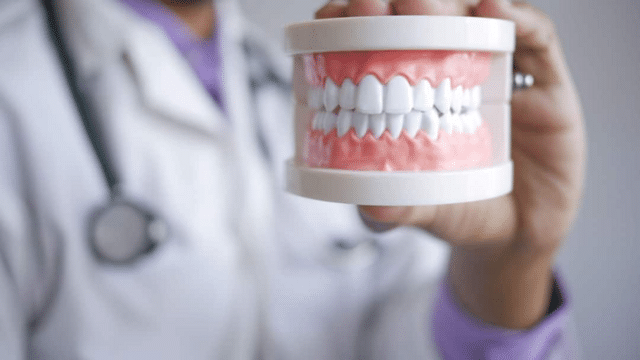 This home remedy will bring back the shine of yellow teeth; try it today