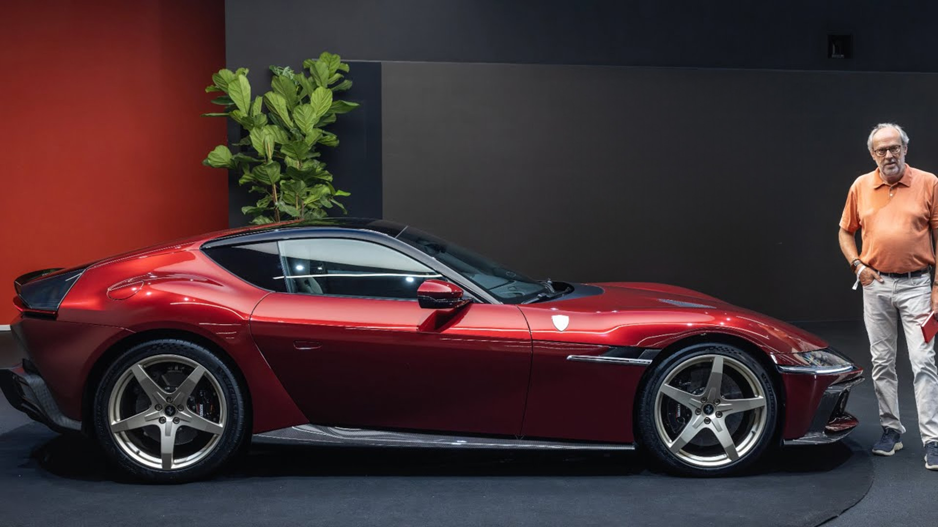 Exploring the new manual Ferrari 12 Cilindri supercar