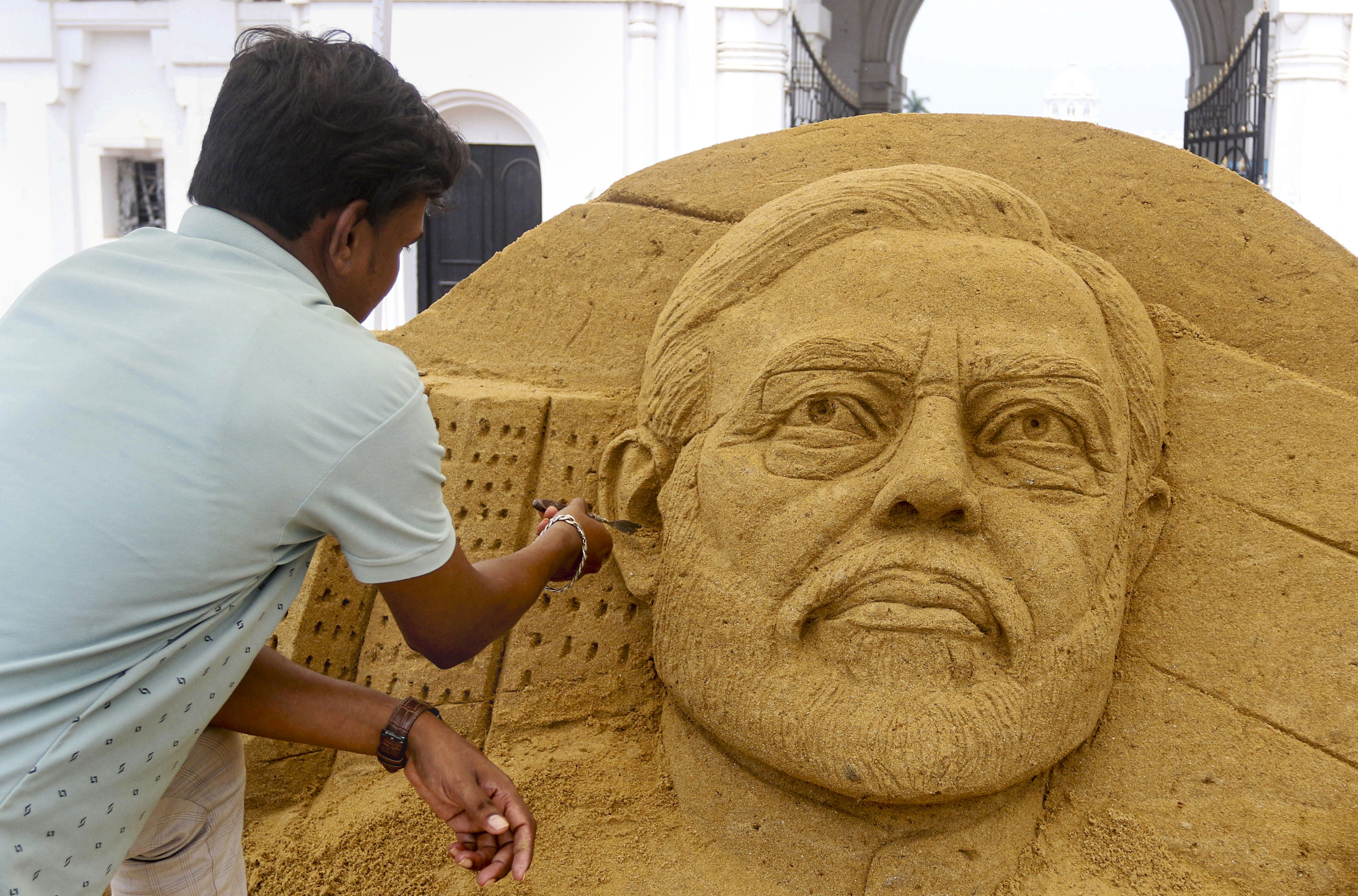 Putin, Netanyahu, Meloni wish Modi on his b'day; US Embassy conveys ...