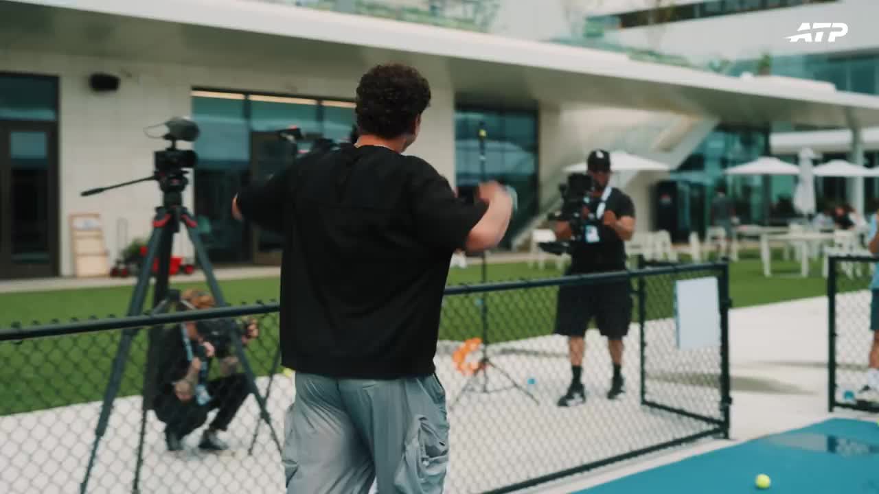 How many sheets of paper can tennis players hit a ball through 👀 find ...