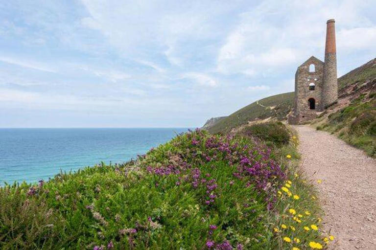 uk-s-best-pub-and-magical-coastal-walks-in-glorious-cornish-village