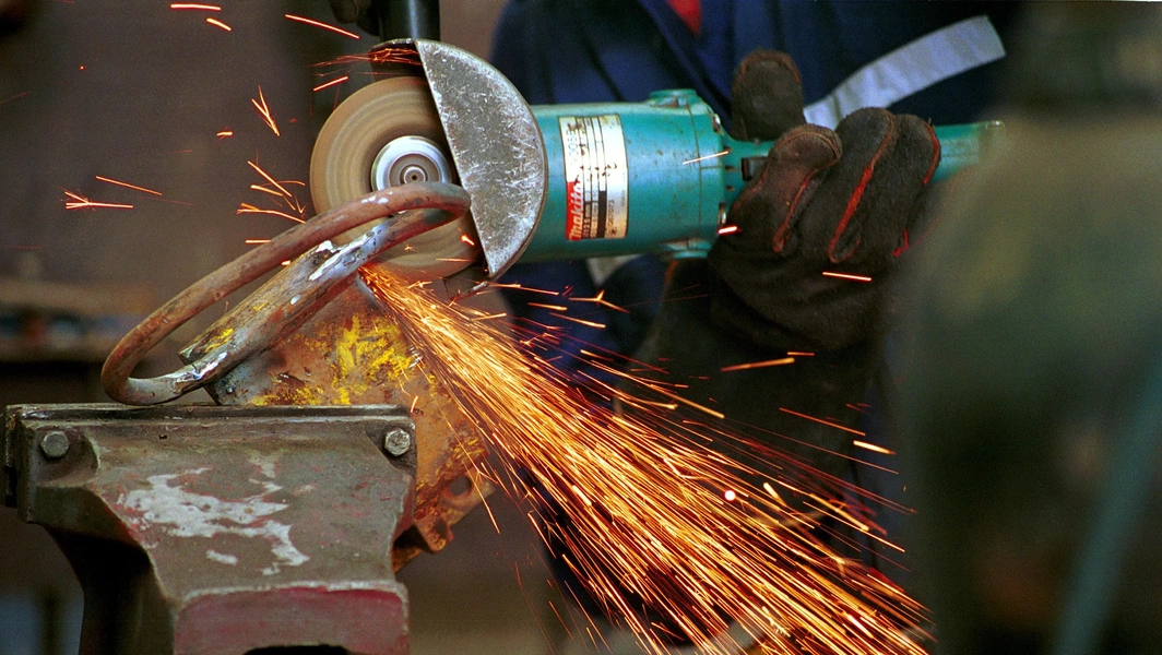 How to use an angle grinder safely and effectively