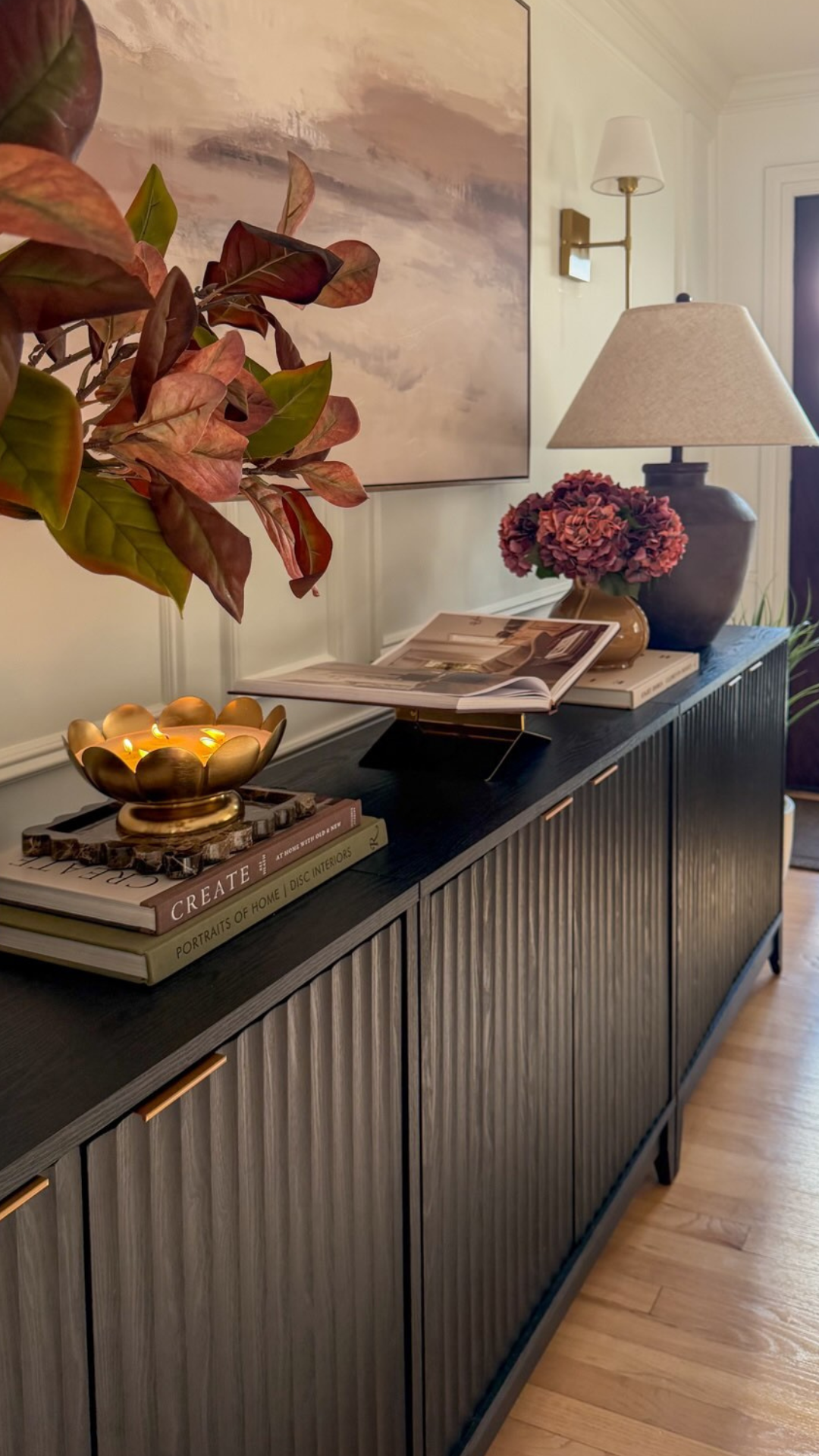 The details behind a beautiful home entryway