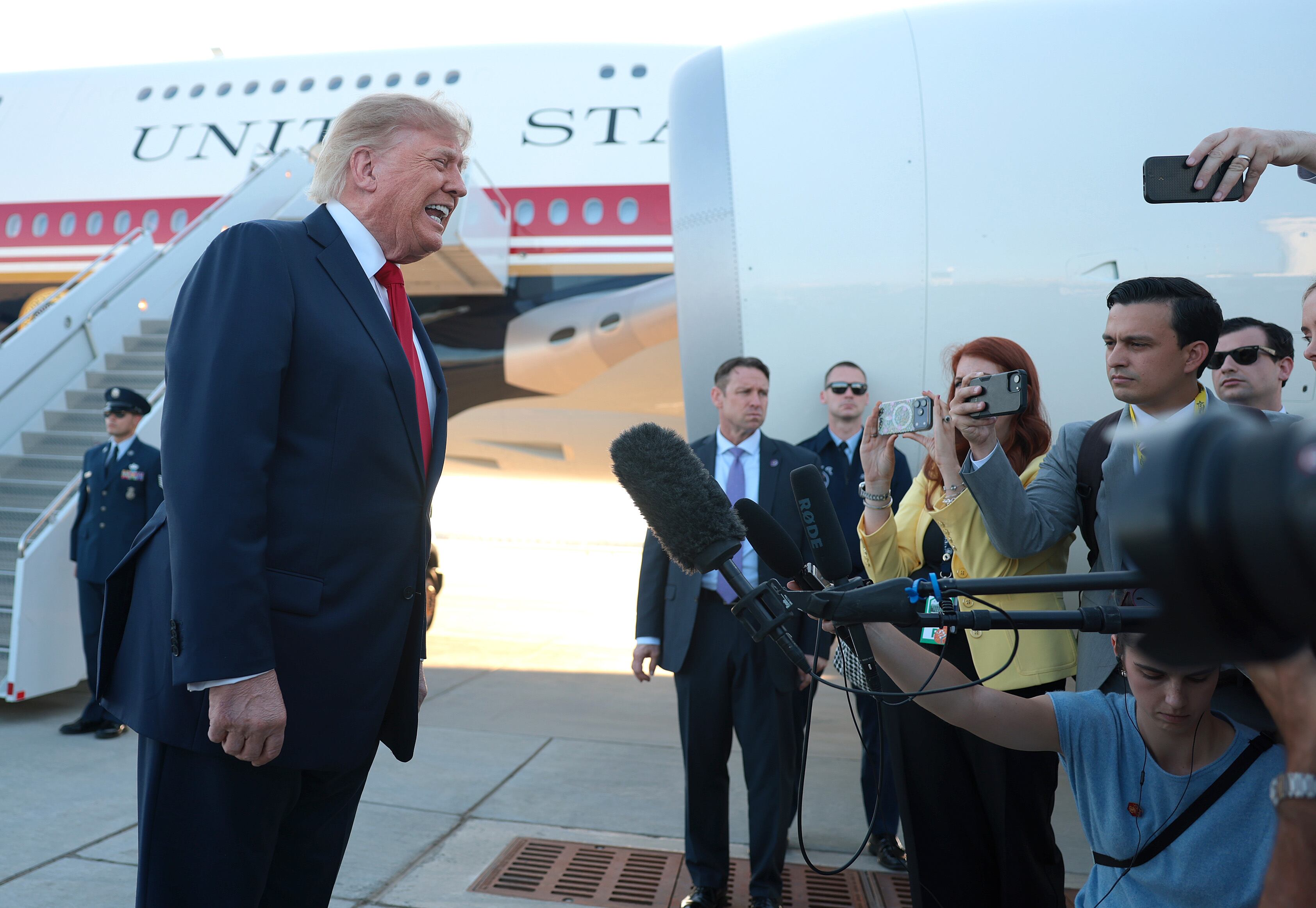 Trump’s gnarly bruised hand makes shocking reappearance
