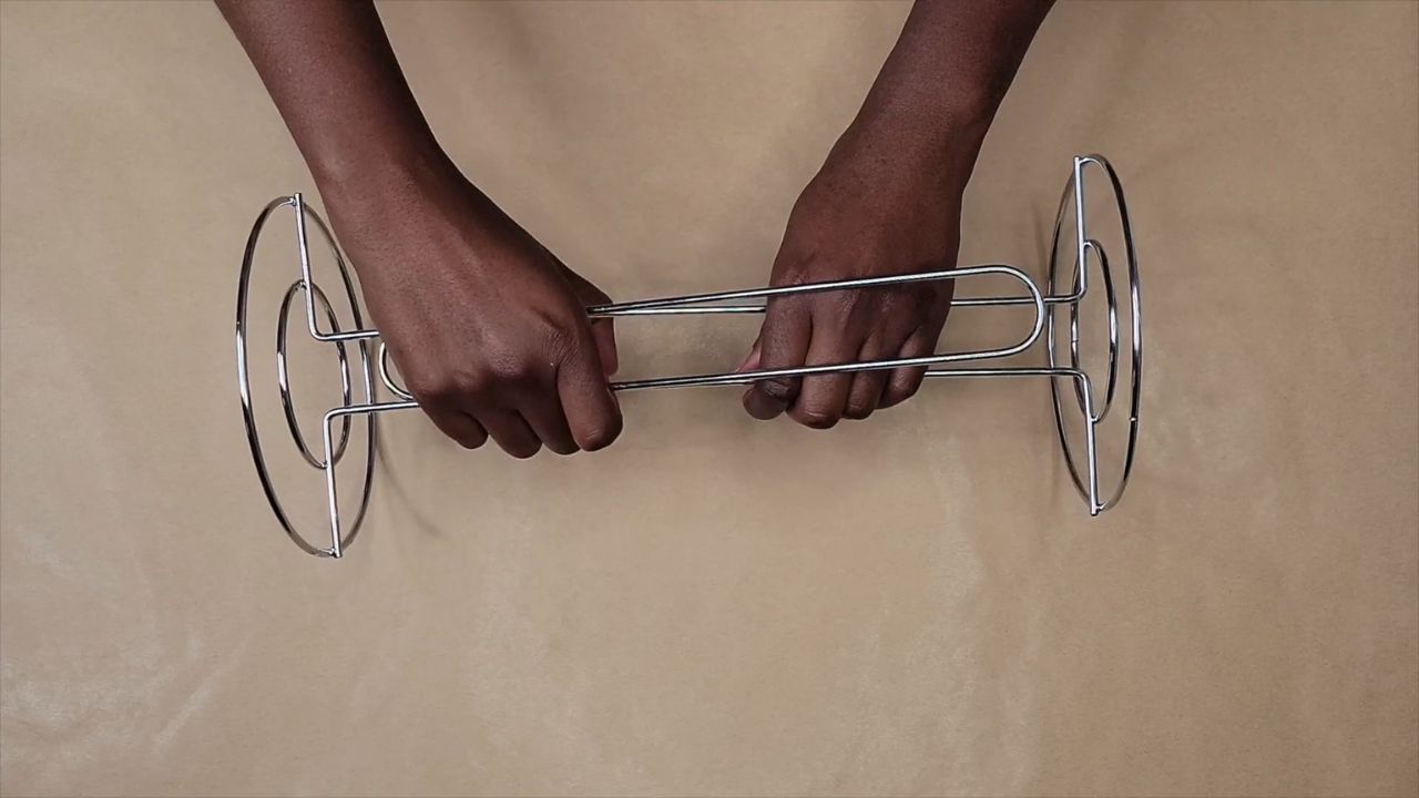 Stick 2 paper towel holders together for this genius dining room idea