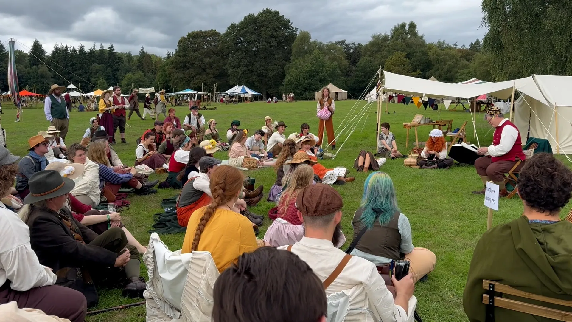 Tausende Tolkien Fans Versammeln Sich Zum Ersten Hobbit Festival In 
