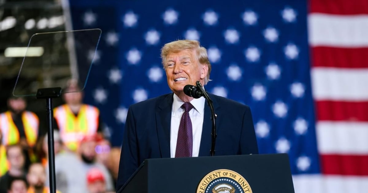 Trump Insiste Con Cheque De 5 000 Mientras Votantes Latinos Siguen 