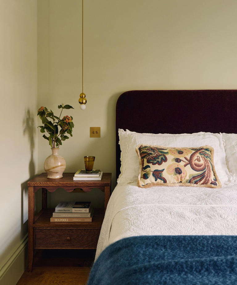 The easy bedroom swaps interior designers always make before fall