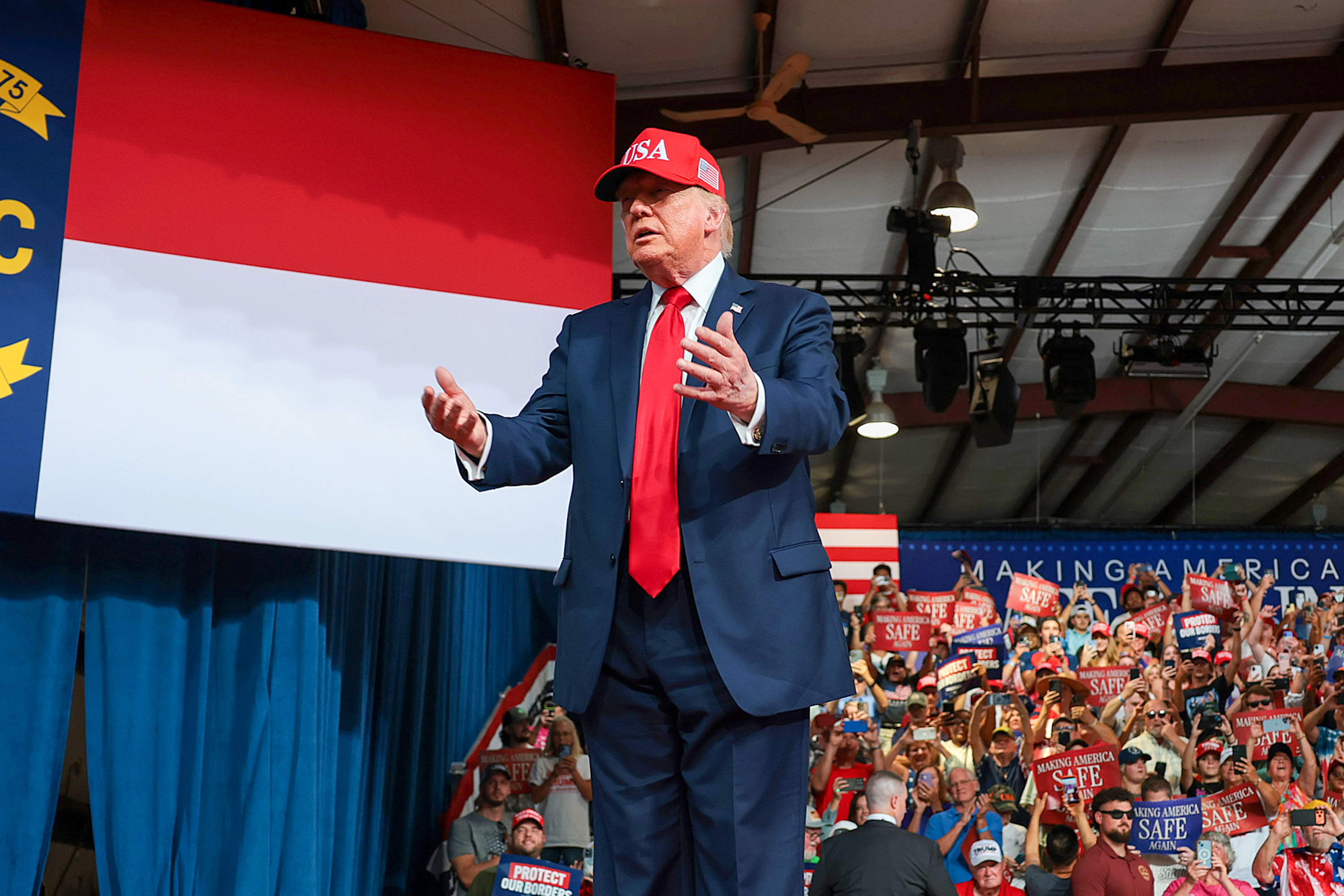 Polls show Trump is out of step with Americans on AI. It might not ...