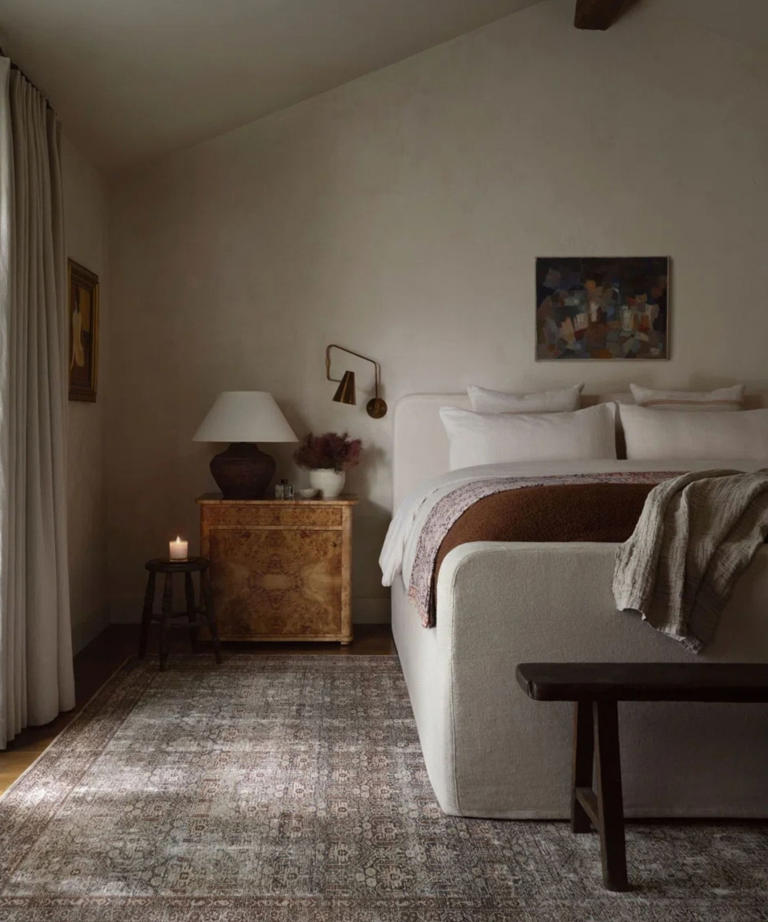 The easy bedroom swaps interior designers always make before fall