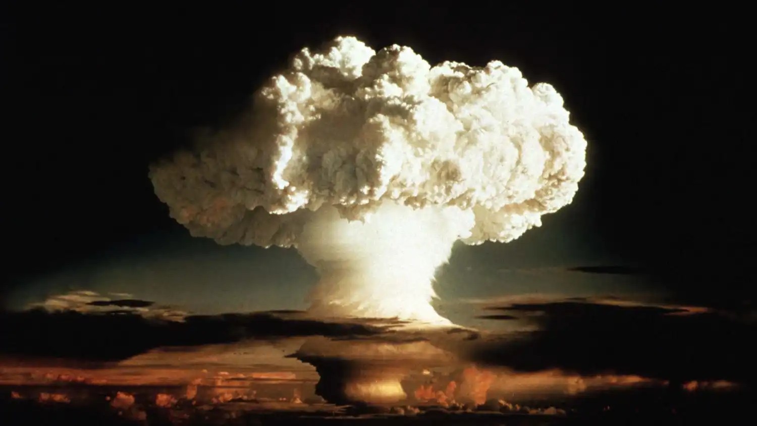 What should you actually do if you see a nuclear explosion? – “You may ...