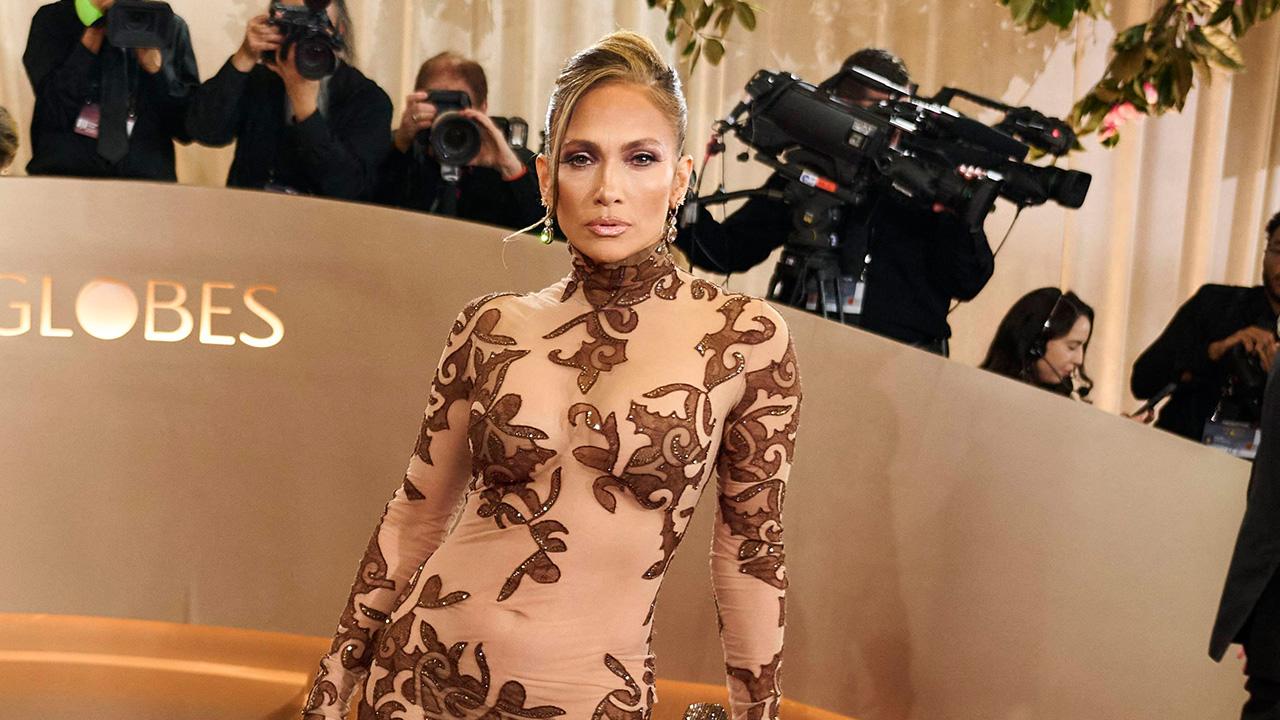 Jennifer Lopez's look-alike has fans doing a double-take after being ...