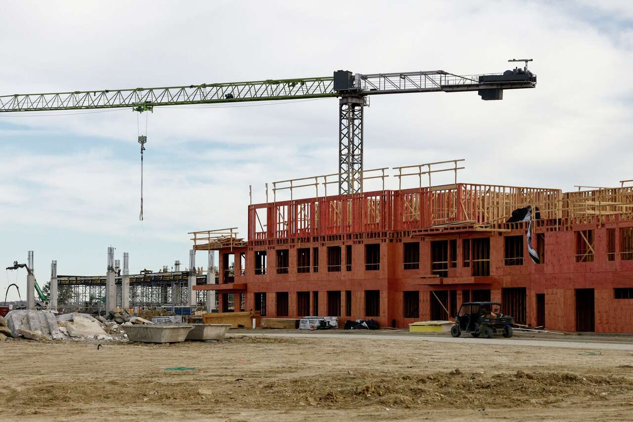 Leasing opens for over 1K apartments in Frisco's Fields West development