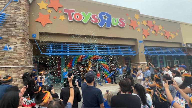 Toys”R”Us plans major US comeback with 120 new shops