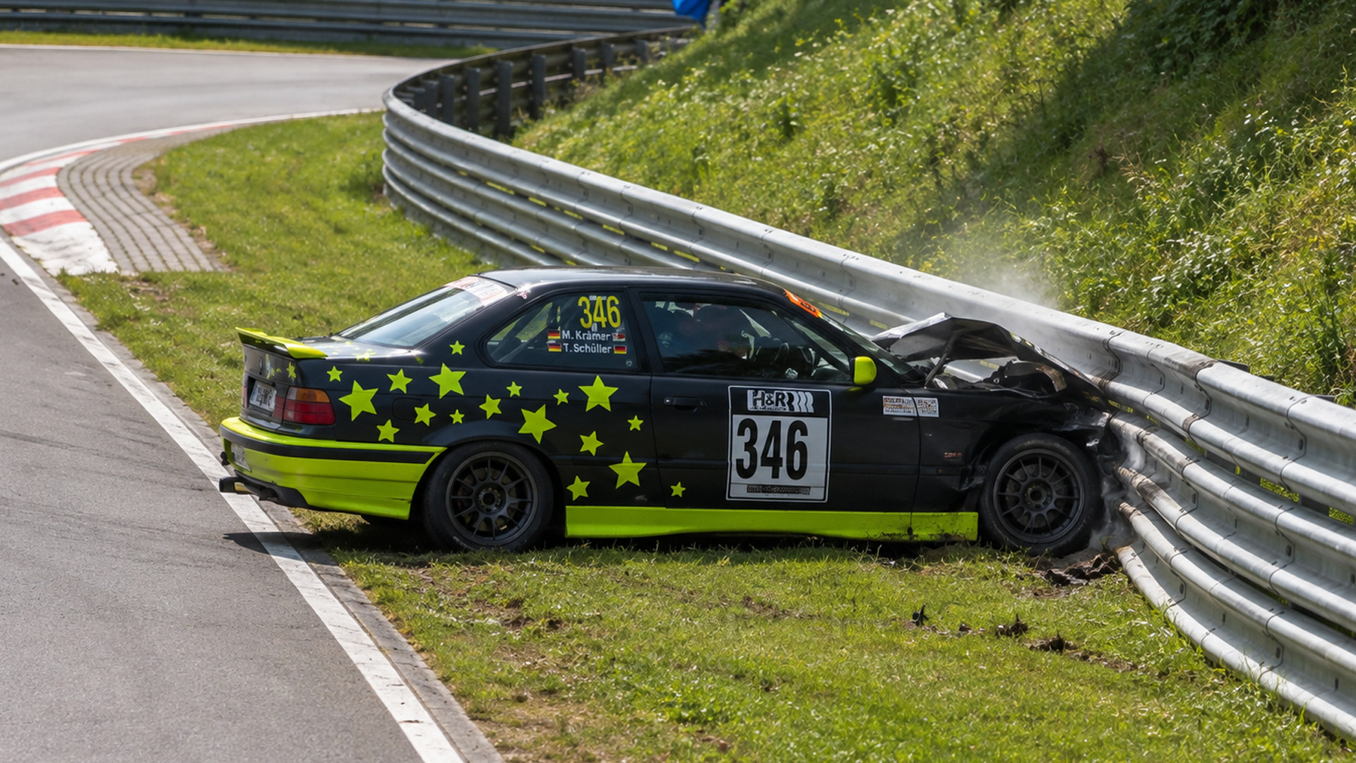 One fast Fuchsrohre run suddenly ends with a heavy Nürburgring crash