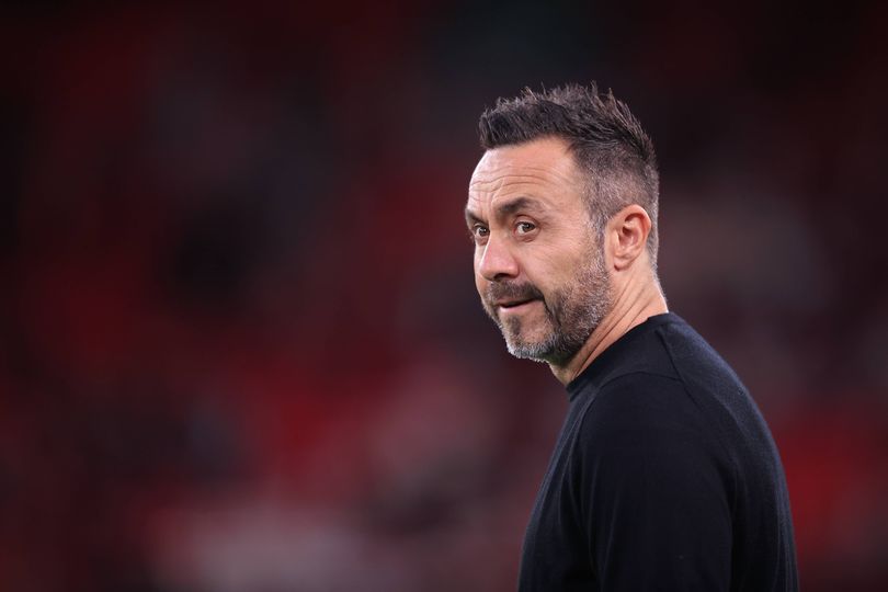 LIVERPOOL, ENGLAND - SEPTEMBER 15: Tottenham Hotspur manager Roberto De Zerbi looks on during the Carabao Cup Third Round match between Liverpool and Tottenham Hotspur at Anfield on September 15, 2026 in Liverpool, England. (Photo by Simon Stacpoole/Offside/Offside via Getty Images)