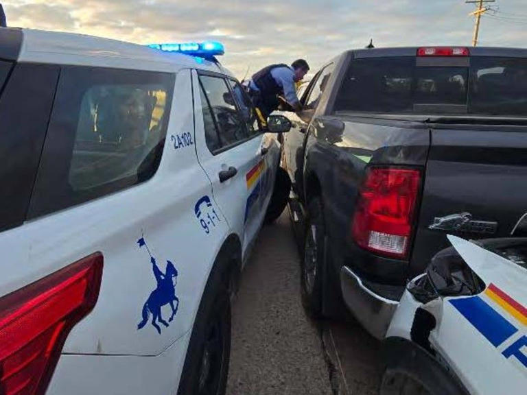 Gun-toting US man flees Canadian border agents, leads RCMP on high ...