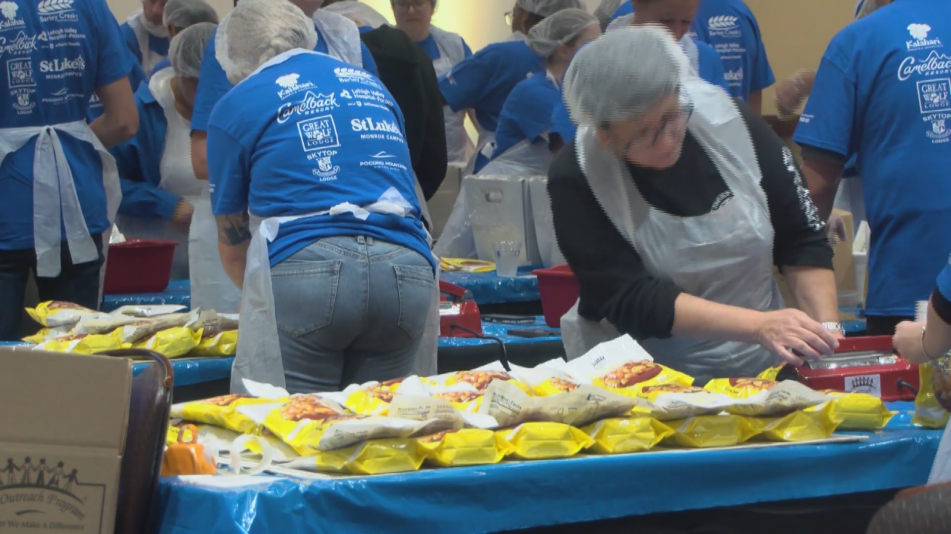 Volunteers chip in at Kalahari Resort for 'Day of Caring' | 28/22 News