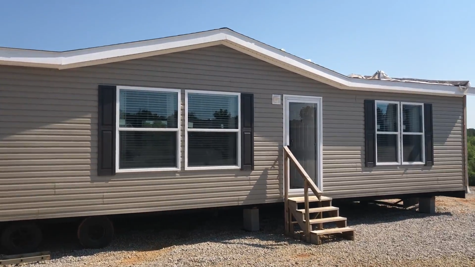 This double wide has such an amazing layout!
