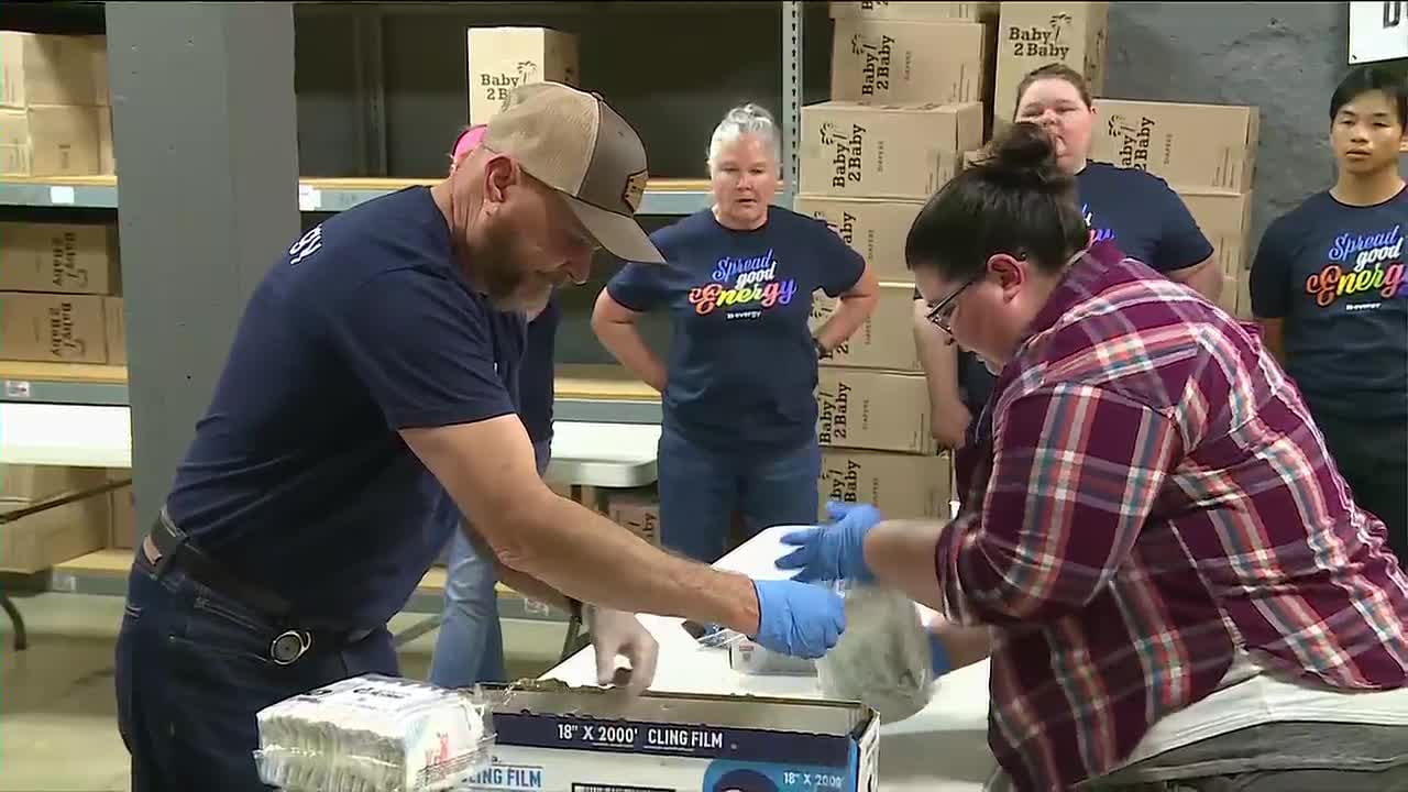 Evergy employees volunteer with Diaper Depot as diaper need rises