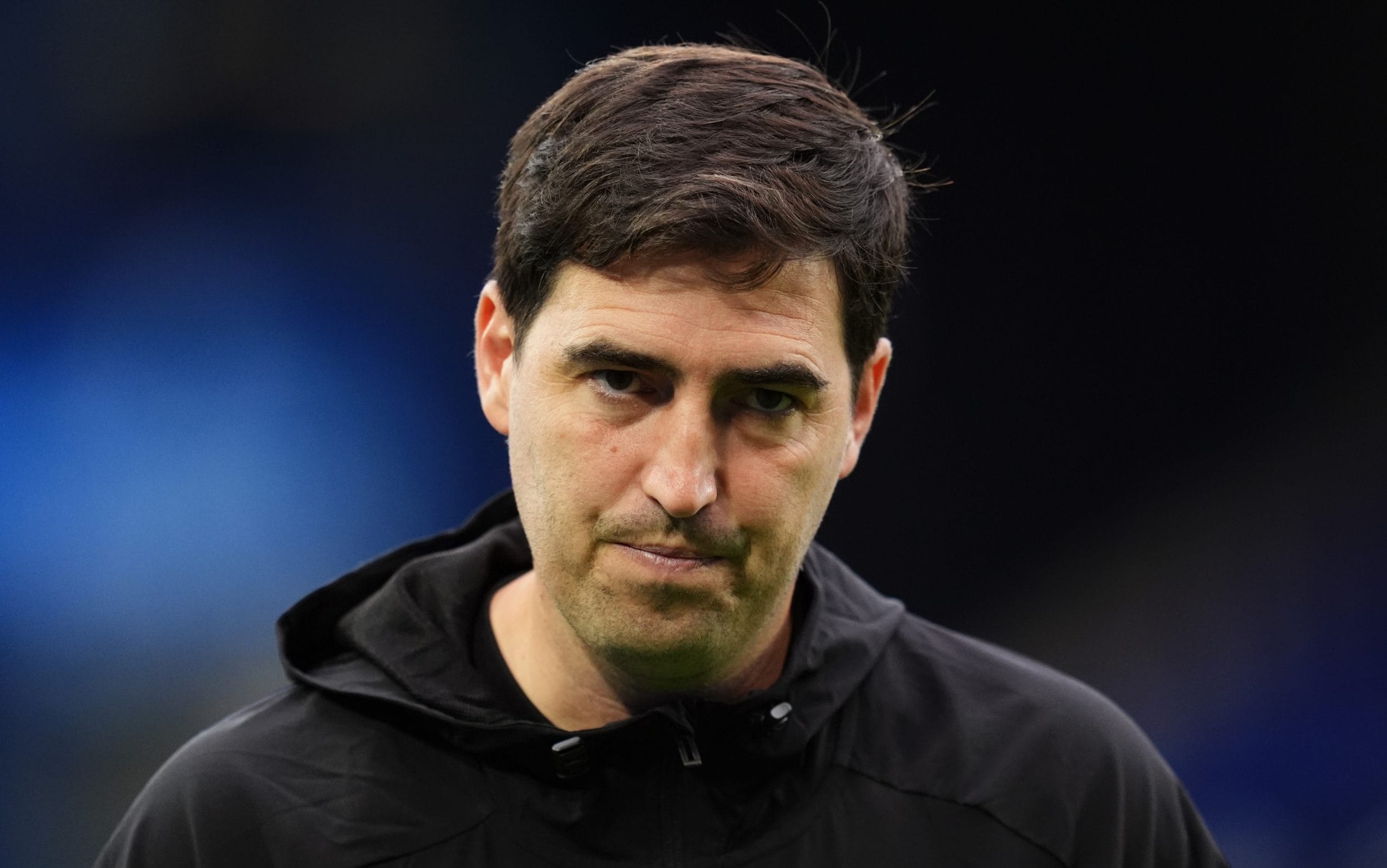 El Liverpool ha gastado 700 millones de libras, pero a Iraola le ha tocado una mala racha.